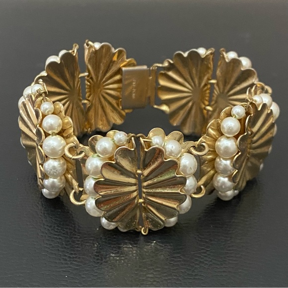 Vintage NAPIER Gold-tone Faux Pearl Flower Link Bracelet 40.2g - Picture 7 of 13